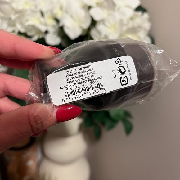 BARE ESCENTUALS • DELUXE TAN • BRUSH - Picture 2 of 3